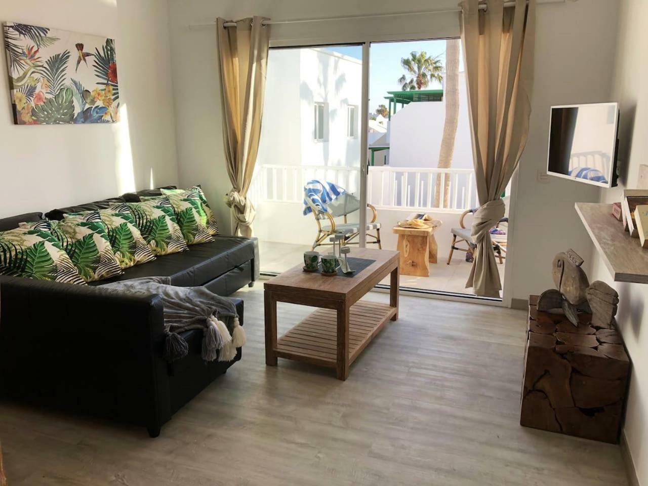 Sea Breeze With Shared Pool And Near The Beach Apartment Costa Teguise Exterior photo